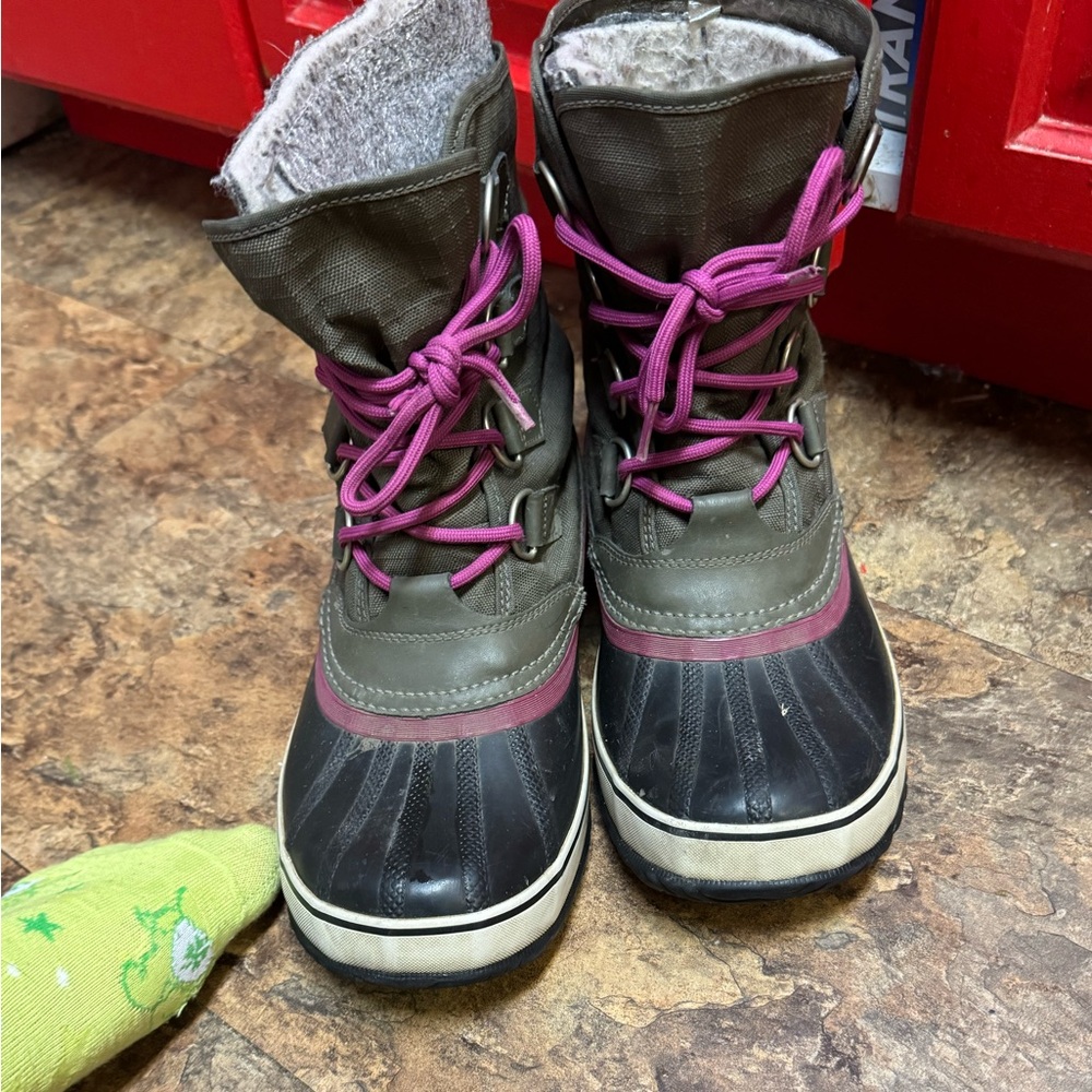 Women’s Sorel boots size 9